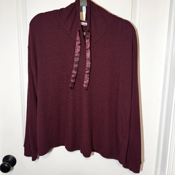 Maroon Women's - Picture 1 of 3